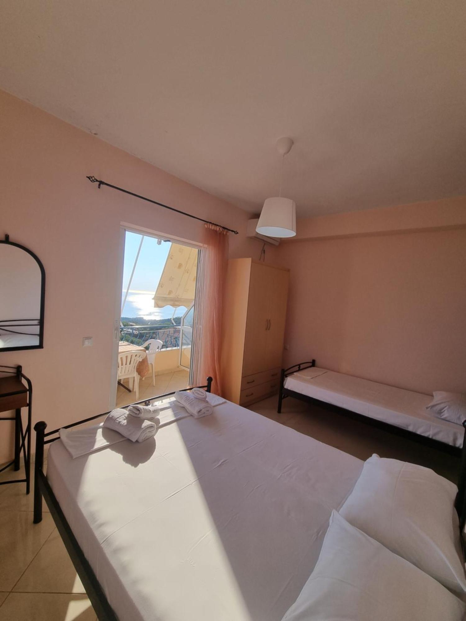 Let Rooms Lukova Kültér fotó