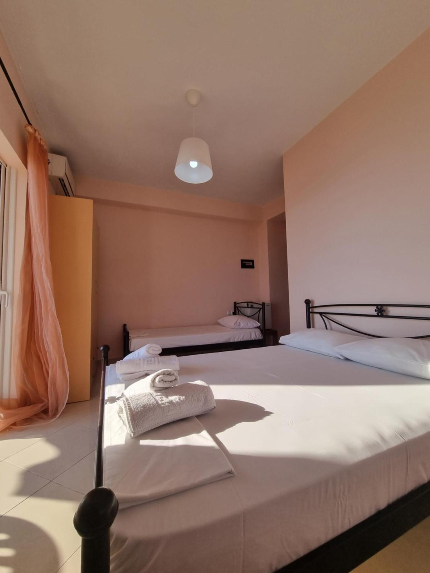 Let Rooms Lukova Kültér fotó